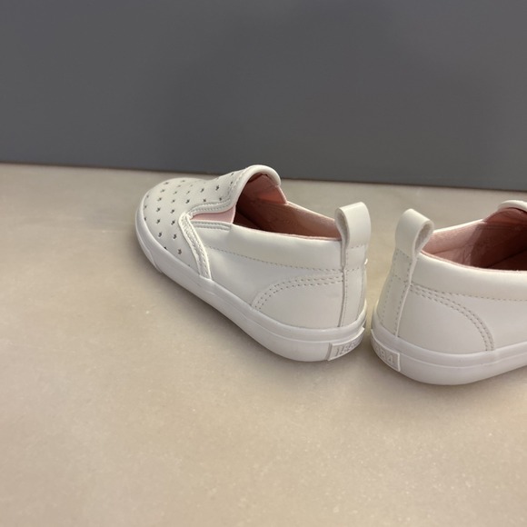 Old Navy Toddler Girls Rainbow Star Perforated White Slip On Sneakers Sz 8 NWOT - Picture 5 of 9